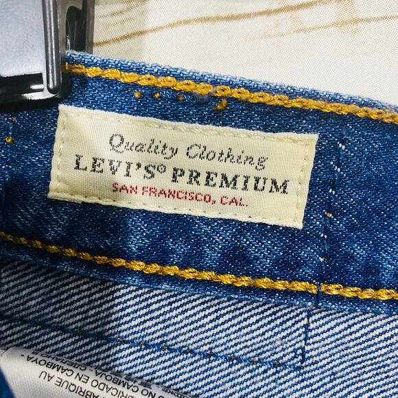 Levi's 501 Women's Cut-off Rip Distressed Jean Short Blue 100% Cotton Size 29W - Picture 2 of 6